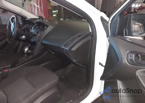 2016 Ford Focus S z USA, uszkodzony, nr VIN 1FADP3E24GL232852